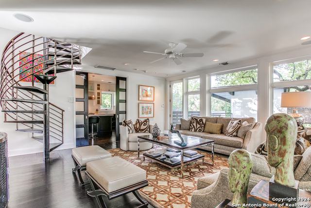 Listing photo id 10 for 334 Encino Ave  2