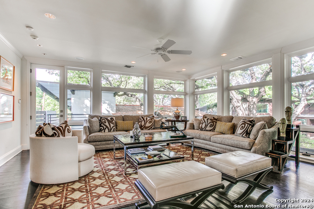 Listing photo id 11 for 334 Encino Ave  2