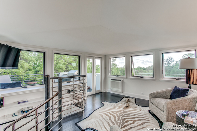 Listing photo id 14 for 334 Encino Ave  2