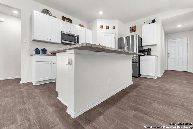 Listing photo id 17 for 4410 Lake Ritter