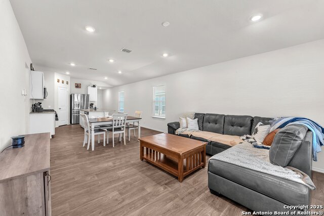 Listing photo id 6 for 4410 Lake Ritter