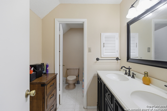 Image 25 of 47 For 11722 Raindrop