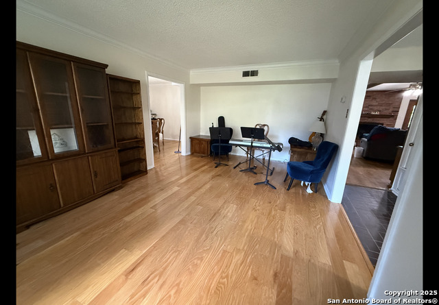 Image 32 of 47 For 11722 Raindrop