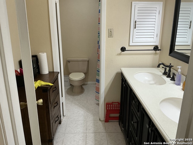 Image 40 of 47 For 11722 Raindrop