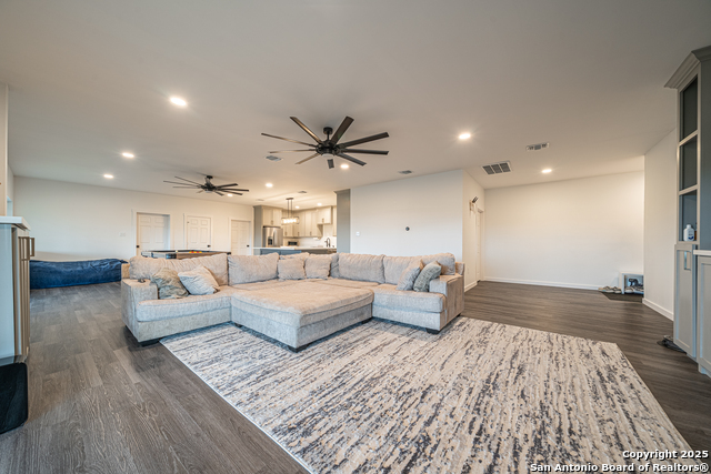 Image 23 of 40 For 247 Betty