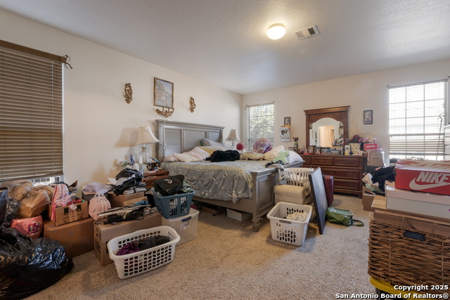 Listing photo id 15 for 144 Springtree Blf