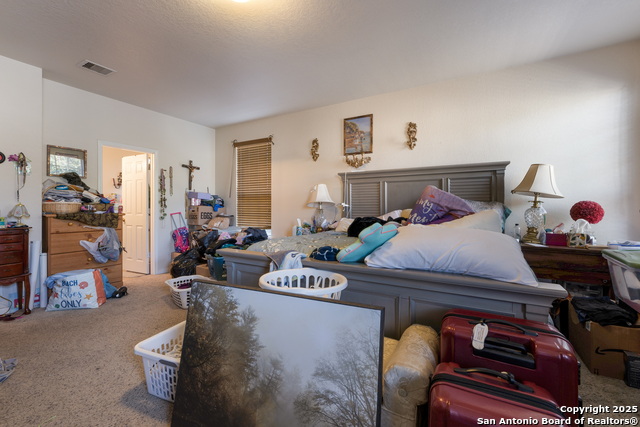 Listing photo id 16 for 144 Springtree Blf