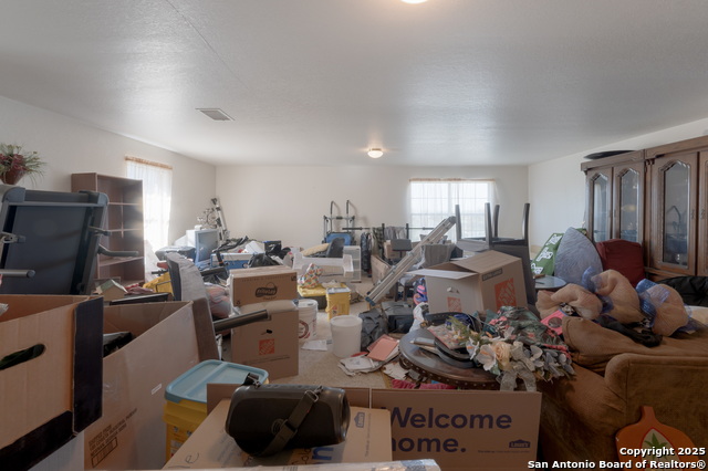 Listing photo id 19 for 144 Springtree Blf