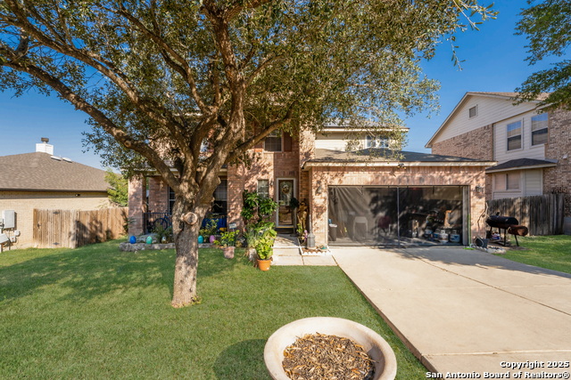 Listing photo id 1 for 144 Springtree Blf