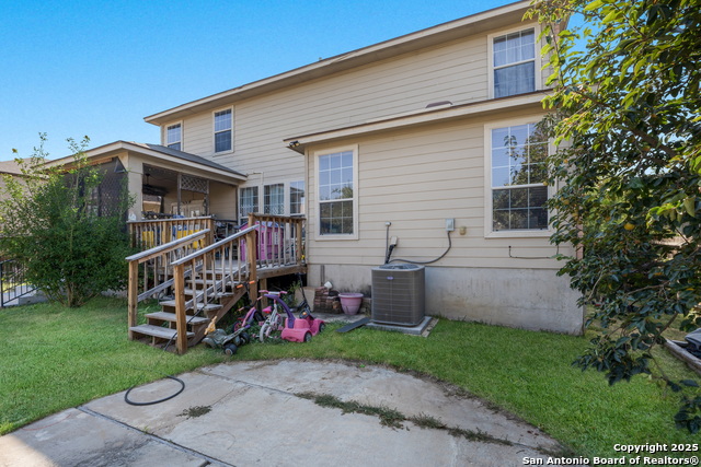 Listing photo id 30 for 144 Springtree Blf