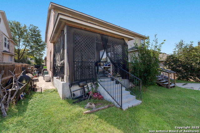 Listing photo id 32 for 144 Springtree Blf