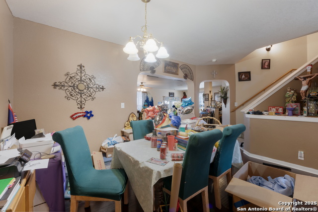 Listing photo id 5 for 144 Springtree Blf