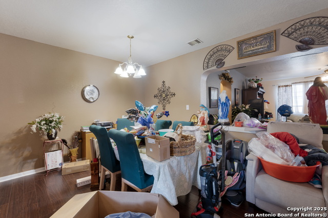 Listing photo id 6 for 144 Springtree Blf