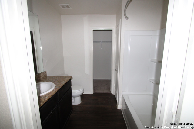 Image 16 of 18 For 6135 Lakefront