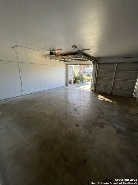 Listing photo id 3 for 701 Meadow Top