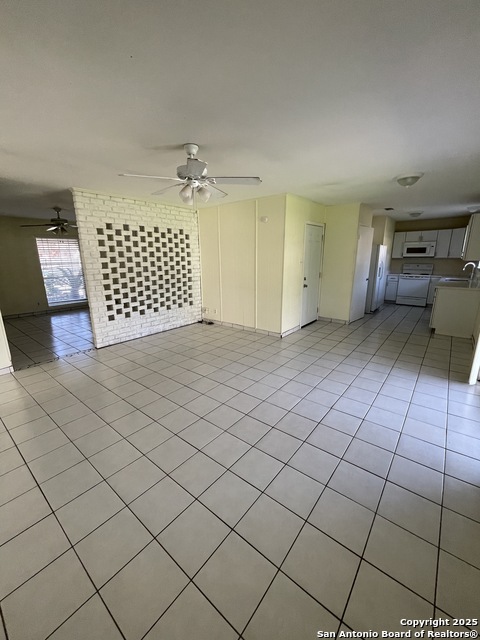 Listing photo id 4 for 701 Meadow Top