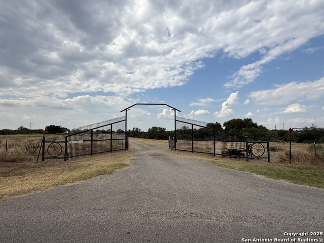 Details for 277 Justo Garza, Carrizo Springs, TX 78834