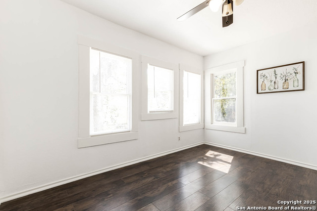 Listing photo id 10 for 841 Texas