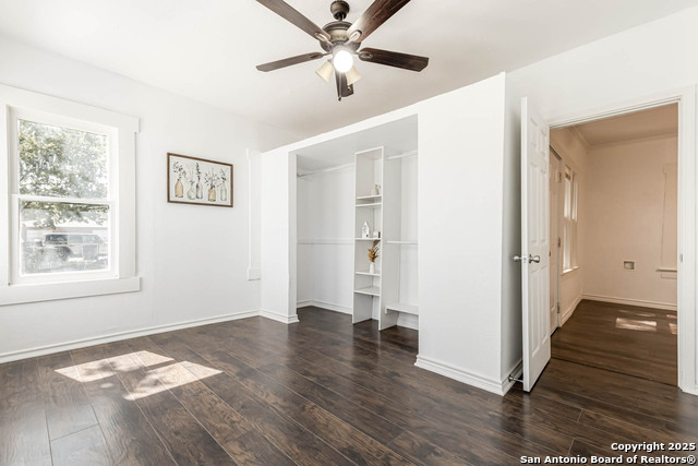 Listing photo id 11 for 841 Texas