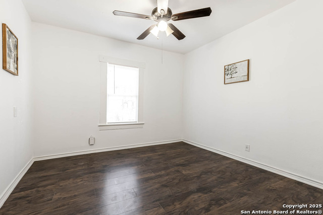 Listing photo id 13 for 841 Texas