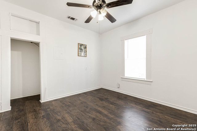 Listing photo id 14 for 841 Texas