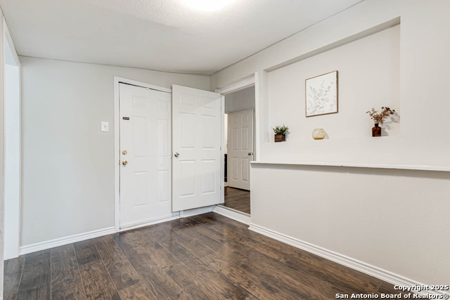 Listing photo id 17 for 841 Texas