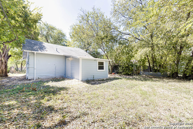 Listing photo id 18 for 841 Texas