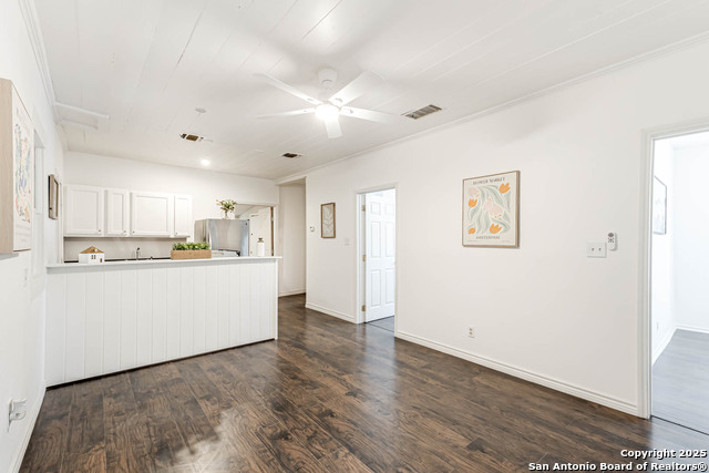 Listing photo id 2 for 841 Texas