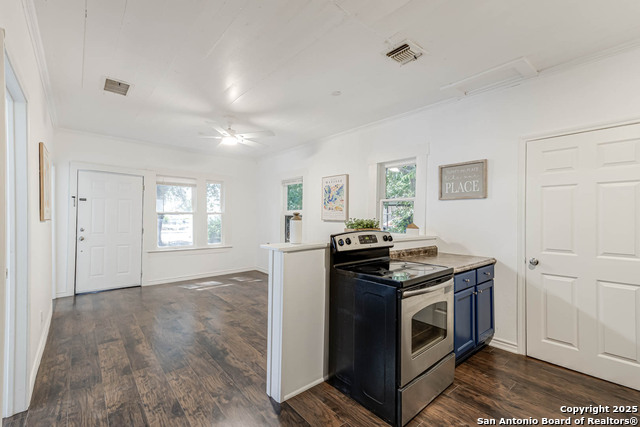 Listing photo id 5 for 841 Texas