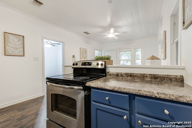 Listing photo id 7 for 841 Texas