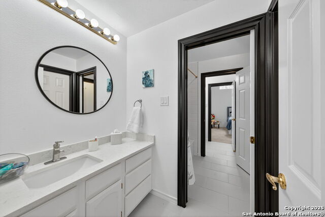 Image 33 of 40 For 15662 Robin Ridge