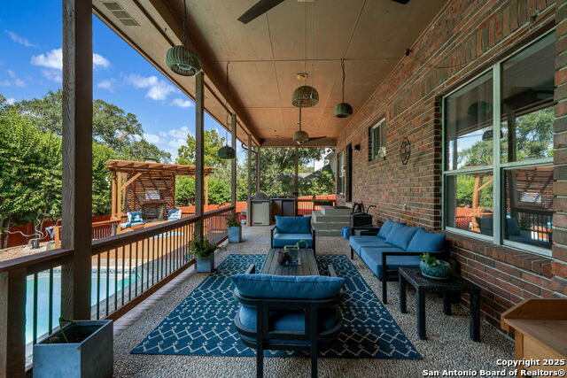 Image 36 of 40 For 15662 Robin Ridge