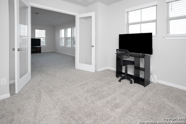 Image 21 of 33 For 1226 William Crest