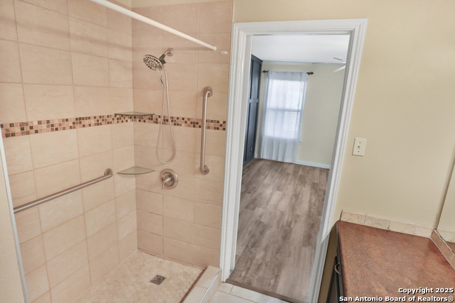 Image 17 of 30 For 5851 Spring Crossing