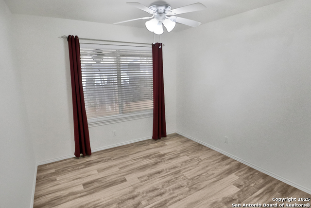 Image 21 of 30 For 5851 Spring Crossing