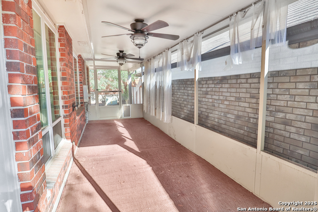 Image 23 of 30 For 5851 Spring Crossing