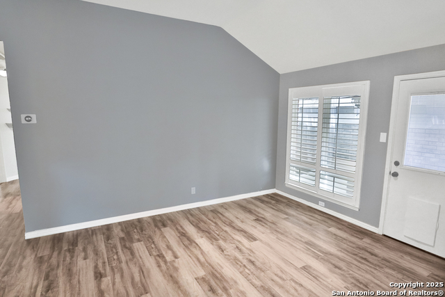 Image 5 of 30 For 5851 Spring Crossing