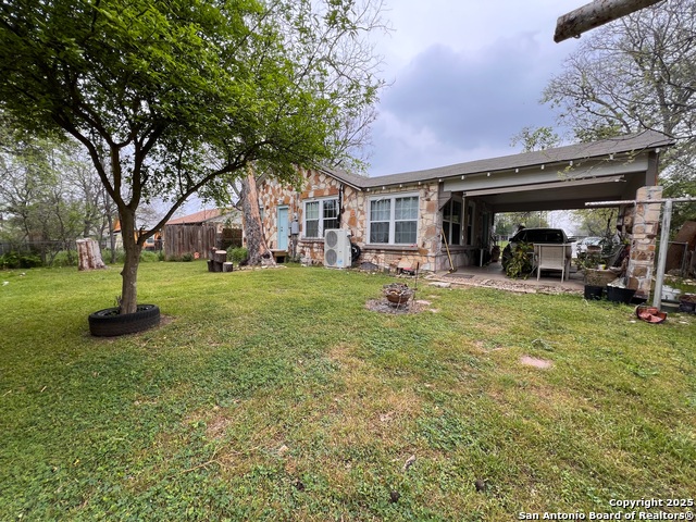 Listing photo id 19 for 3080 Stockdale Highway