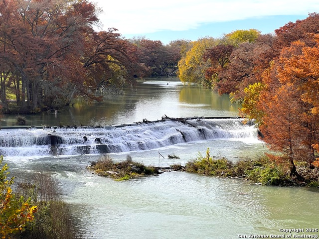 Listing photo id 20 for 3080 Stockdale Highway