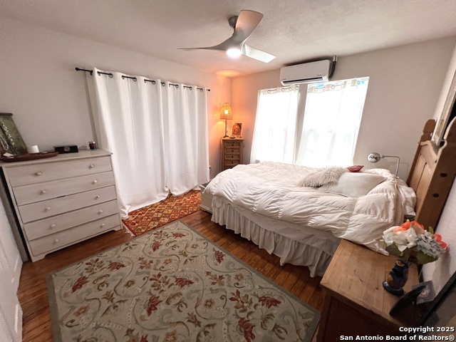 Listing photo id 2 for 3080 Stockdale Highway