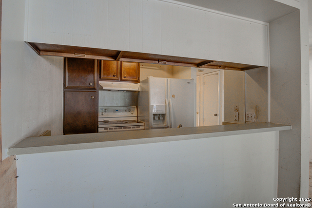 Listing photo id 8 for 8702 Village  Bldg 8 - 8