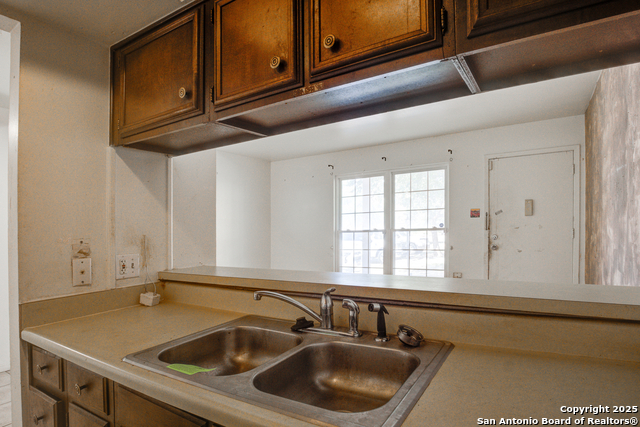 Listing photo id 10 for 8702 Village  Bldg 8 - 8