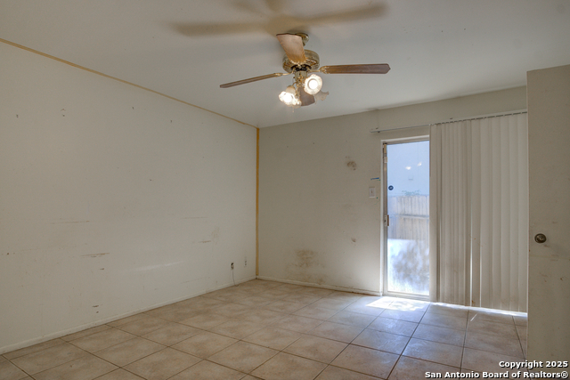 Listing photo id 17 for 8702 Village  Bldg 8 - 8