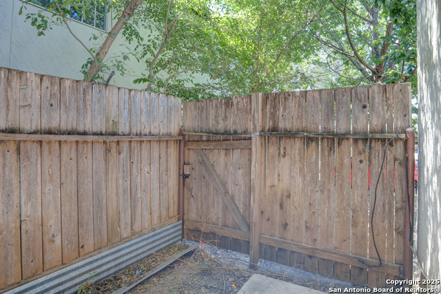 Listing photo id 20 for 8702 Village  Bldg 8 - 8