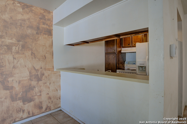 Listing photo id 7 for 8702 Village  Bldg 8 - 8