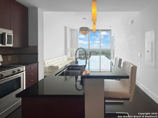 Details for 610 Market E 3213, San Antonio, TX 78205