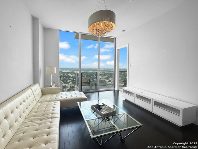 Image 3 of 11 For 610 Market E 3213