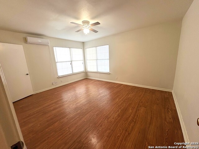 Listing photo id 8 for 703 El Monte Blvd