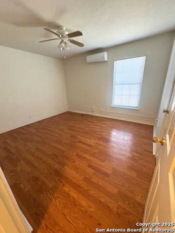 Listing photo id 10 for 703 El Monte Blvd