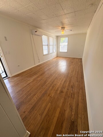 Listing photo id 12 for 703 El Monte Blvd